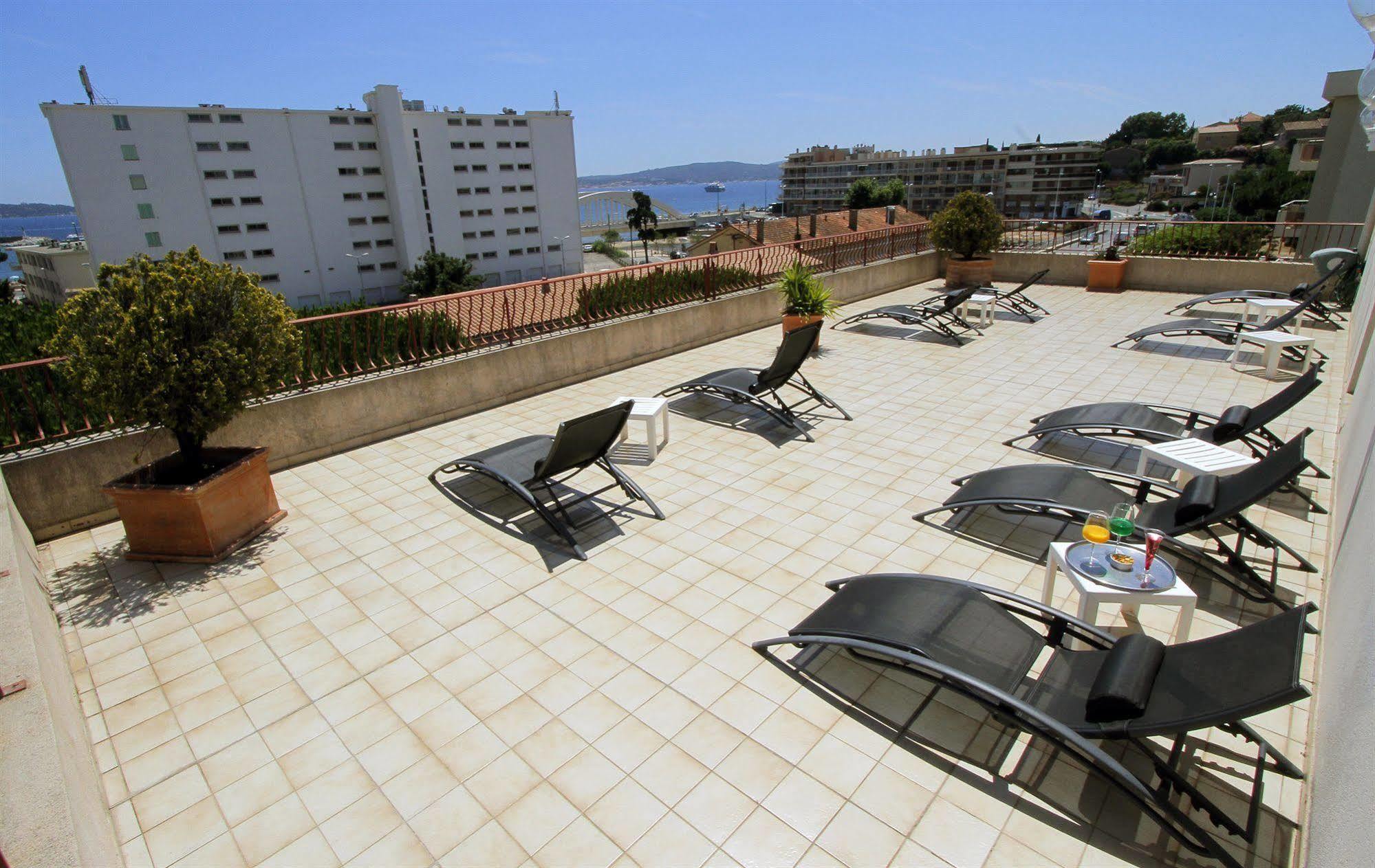 Le Petit Hotel